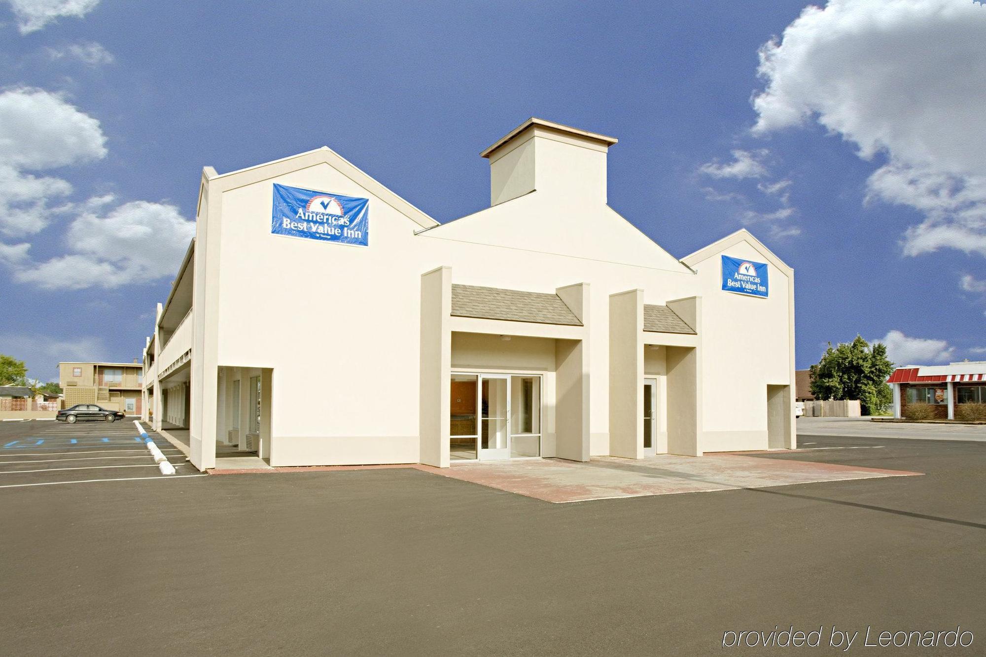 Econo Lodge متروبوليس المظهر الخارجي الصورة